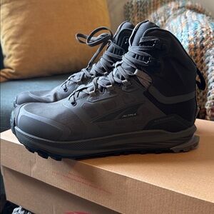 ✨Brand New✨ Men’s Altra Lone Peak 9 Waterproof Mid Shoe